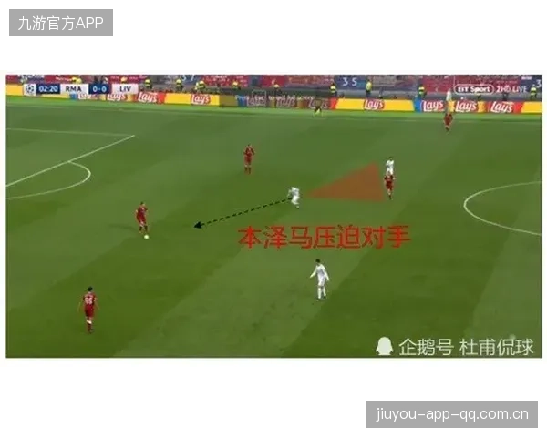 皇马青训传球课：小将学习如何在高压下保持冷静出球